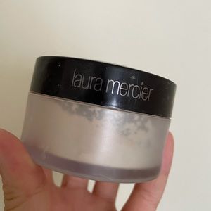 Laura Mercier
Translucent Loose Setting Powder